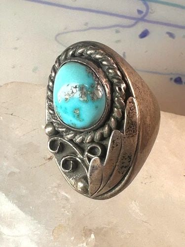 HEAVY NAVAJO RING TURQUOISE SIZE 7.75 STERLING SILVER MEN WOMEN: HEAVY NAVAJO RING TURQUOISE SIZE 7.75 STERLING SILVER MEN WOMEN Heavy Navajo ring turquoise size 7.75 sterling silver men women Size 8.75 Between a size 8.75 and a size 9 Weight 36.9g length 1 1/4" Wi