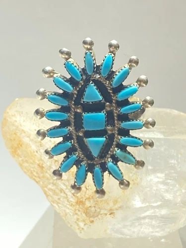 TURQUOISE RING SIZE 9.25 ZUNI PETITE POINT LONG STERLING SILVER WOMEN GIRLS: TURQUOISE RING SIZE 9.25 ZUNI PETITE POINT LONG STERLING SILVER WOMEN GIRLS Turquoise ring Zuni petite point long sterling silver women girls Size 9.25 Between a size 9.25 and a size 9.50 Weight 6.1g 