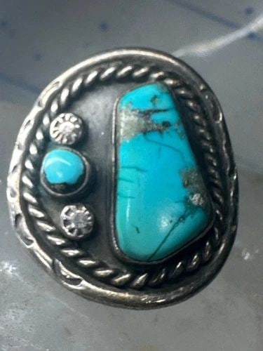 TURQUOISE RING NAVAJO SIZE 6.75 STERLING SILVER WOMEN: TURQUOISE RING NAVAJO SIZE 6.75 STERLING SILVER WOMEN Turquoise ring Navajo Size 6.75 Sterling Silver women Size 6.75 Weight 16g Length. 1. 1/8" Width 1 1/8" Back on the band 5/32"