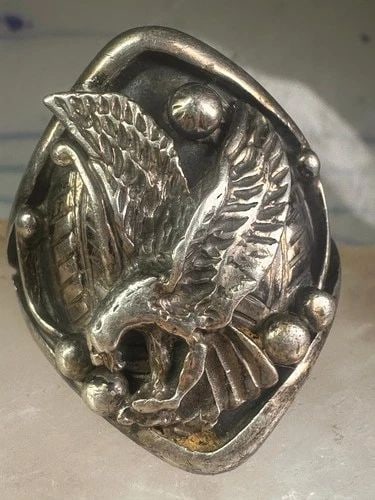 EAGLE RING NAVAJO SIZE 15 STERLING SILVER WOMEN MEN SIGNED LF: EAGLE RING NAVAJO SIZE 15 STERLING SILVER WOMEN MEN SIGNED LF Eagle ring Navajo size 15 sterling silver women men signed LF Size 15 Weight. 15.4g Length 1 1/4" Thinnest part of band 3/16"