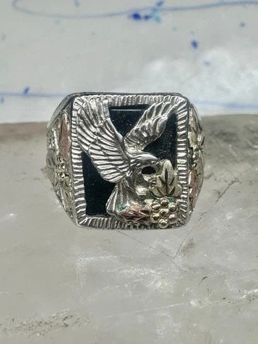 BLACK HILLS GOLD RING EAGLE ONYX LEAVES BAND SIZE 13 STERLING SILVER WOMEN MEN: Black Hills Gold ring Eagle onyx leaves band size 13 sterling silver women men Size 13 Weight. 10.8g Length 5/8" Width. 5/8" Thinnest part of band 3/16"