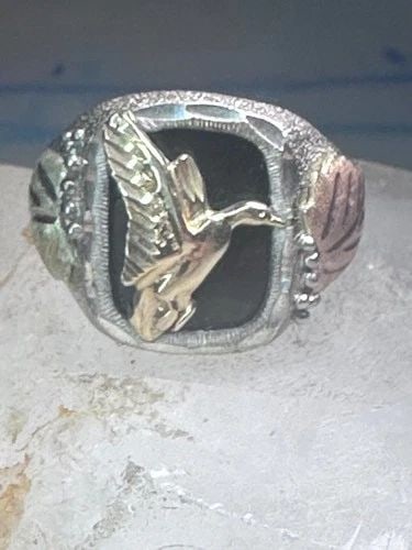 BLACK HILLS GOLD RING GOOSE LEAVES BIRD ONYX SIZE 11.75 STERLING SILVER WOMEN ME: BLACK HILLS GOLD RING GOOSE LEAVES BIRD ONYX SIZE 11.75 STERLING SILVER WOMEN ME Black Hills Gold ring goose onyx leaves bird size 11.75 sterling silver women men Size 11.75 Between a size 11.75 and a