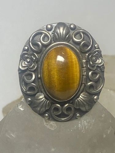 POISON RING TIGER EYE SOUTHWEST STERLING SILVER WOMEN GIRLS: POISON RING TIGER EYE SOUTHWEST STERLING SILVER WOMEN GIRLS Poison ring tiger eye southwest sterling silver women girls Size 6.75 Weight 16.6g Length 1 1/2" Width 1 1/4" Thinnest part 3/16"