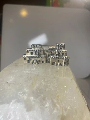 PUEBLO RING SIZE 5.25 CAVE DWELLERS LONG BAND STERLING SILVER WOMEN: PUEBLO RING SIZE 5.25 CAVE DWELLERS LONG BAND STERLING SILVER WOMEN Pueblo ring size 5.25 cave dwellers long band sterling silver women Size 5.25 adjustable Weight 18.6g Length. 1 3/4" Width 1 5/8" Th