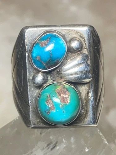 TURQUOISE RING SIZE 8.75 NAVAJO BAND STERLING SILVER WOMEN MEN: TURQUOISE RING SIZE 8.75 NAVAJO BAND STERLING SILVER WOMEN MEN Turquoise ring Navajo band sterling silver women men Size 8.75 Between a size 8.75 and a size 9 Weight 15.3g Length 7/8" Width 5/8" Band 