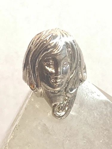 FACE RING SIZE 5.25 FIGURATIVE BAND PINKY STERLING SILVER WOMEN GIRLS: FACE RING SIZE 5.25 FIGURATIVE BAND PINKY STERLING SILVER WOMEN GIRLS Face ring figurative band pinky sterling silver women girls Size 5.25. Between a size 5.25 and a size 5.50 Weight 6.1g Length 1" T