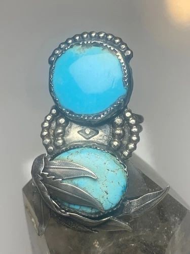 TURQUOISE RING SIZE 6.50 SOUTHWEST LONG STERLING SILVER WOMEN: TURQUOISE RING SIZE 6.50 SOUTHWEST LONG STERLING SILVER WOMEN Turquoise ring southwest long sterling silver women The feather does stick out and is pointy at the end Size 6.50 slightly adjustable Weig