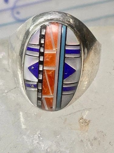 ZUNI RING SIZE 8 TURQUOISE, CORAL, LAPIS LAZULI, MOP,STERLING SILVER WOMEN SIGN: ZUNI RING SIZE 8 TURQUOISE, CORAL, LAPIS LAZULI, MOP,STERLING SILVER WOMEN SIGN Zuni ring size 8 inlayTurquoise, Coral, Lapis Lazuli, MOP,Jet/Onyx sterling silver women Signed JM Size 8 Weight 6.8g Le