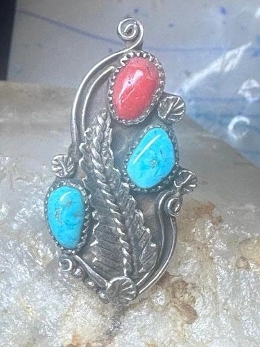 LONG NAVAJO RING TURQUOISE CORAL LEAVES FLOWER STERLING SILVER SIZE 6 WOMEN: LONG NAVAJO RING TURQUOISE CORAL LEAVES FLOWER STERLING SILVER SIZE 6 WOMEN Long Navajo Ring Turquoise Coral leaves flower sterling silver size 6 women Size 6 Weight 11.6g Length 1 7/8" Width 1" Thinn