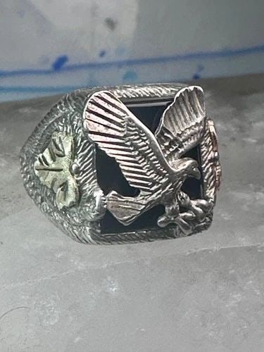 EAGLE RING BLACK HILLS GOLD ONYX BAND SIZE 8.75 STERLING SILVER WOMEN MEN: EAGLE RING BLACK HILLS GOLD ONYX BAND SIZE 8.75 STERLING SILVER WOMEN MEN Eagle Ring Black Hills Gold onyx band size 8.75 sterling silver women men Size 8.75 Between a size 8.75 and a size 9 Weight 7.