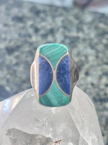 VINTAGE MALACHITE BLUE LAPIS RING J COMES TAXCO MEXICO SIZE 8.7 STERLING SILVER: VINTAGE MALACHITE BLUE LAPIS RING J COMES TAXCO MEXICO SIZE 8.7 STERLING SILVER Vintage Malachite Blue Lapis Ring J Comes Mexico Taxco Mexico size 8.75 pinky Sterling silver women girls Size 8 .75 Wei