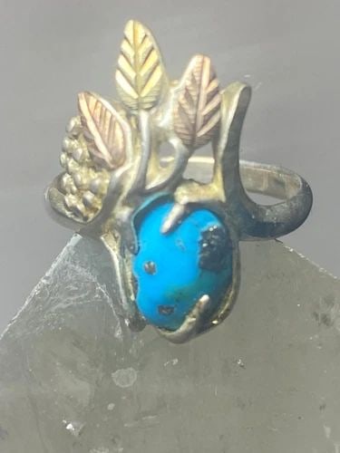 BLACK HILLS GOLD RING SIZE 7 TURQUOISE FLORAL BAND STERLING SILVER WOMEN BAND: BLACK HILLS GOLD RING SIZE 7 TURQUOISE FLORAL BAND STERLING SILVER WOMEN BAND Black Hills Gold ring size 7 turquoise floral band sterling silver women band I leave the rings unpolished until I sell ..