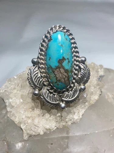 TURQUOISE RING LONG NAVAJO FEATHERS BAND STERLING SILVER WOMEN GIRLS: TURQUOISE RING LONG NAVAJO FEATHERS BAND STERLING SILVER WOMEN GIRLS Turquoise ring long Navajo feathers sterling silver women girls Size 8.75 Between a size 8.75 and a size 9 Weight. 14.7g Length. 1.