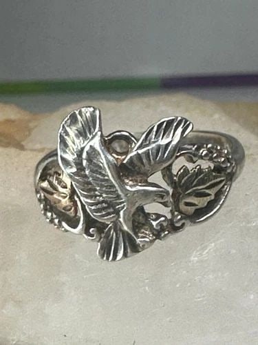 EAGLE RING SIZE 8 BLACK HILLS GOLD STERLING SILVER WOMEN GIRLS: EAGLE RING SIZE 8 BLACK HILLS GOLD STERLING SILVER WOMEN GIRLS Eagle ring size 8 sterling silver women girls AS IS See Photo of the back of the band -- slight crack on band structurally secure Signed 
