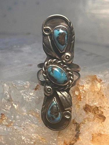 NAVAJO LONG RING TURQUOISE SIZE 5.75 STERLING SILVER WOMEN GIRLS: NAVAJO LONG RING TURQUOISE SIZE 5.75 STERLING SILVER WOMEN GIRLS Navajo long ring Turquoise size 5.75 sterling silver women girls Size 5.75 Between a size 5.75 and a size 6 Weight 12g Length 2" Width 