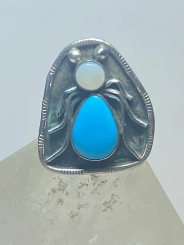 SPIDER RING NAVAJO TURQUOISE MOTHER OF PEARL STERLING SILVER WOMEN: SPIDER RING NAVAJO TURQUOISE MOTHER OF PEARL STERLING SILVER WOMEN Spider ring turquoise mother of pearl bug insect sterling silver women Size 6 Weight 7.1g Length. 1 1/4" Width 1" Thinnest part 1/8"