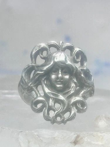 FACE RING ART DECO FIGURATIVE BAND SIZE 4.75 STERLING SILVER WOMEN: FACE RING ART DECO FIGURATIVE BAND SIZE 4.75 STERLING SILVER WOMEN Face ring Art Deco figurative band size 4.75 sterling silver women Size 4.75 Between a size 4.75 and a size 5 Weight 7.7g Length 1" W