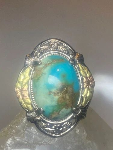 TURQUOISE RING LEAVES SIZE 5.75 ART DECO STYLE BAND STERLING SILVER WOMEN: TURQUOISE RING LEAVES SIZE 5.75 ART DECO STYLE BAND STERLING SILVER WOMEN Turquoise ring leaves Art Deco style band sterling silver women Leaves detailed in gold overlay Size 5.75 Weight 5.2g Length 1
