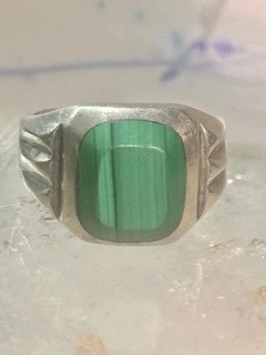 MALACHITE RING MEXICO BAND SIZE 12 STERLING SILVER WOMEN MEN: MALACHITE RING MEXICO BAND SIZE 12 STERLING SILVER WOMEN MEN Malachite ring Mexico band size 12 sterling silver women men Size. 12 Weight 17.5g Length 5/8" Width 1/2" Thinnest part of band. 1/4"