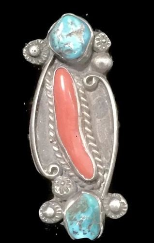 TURQUOISE RING SOUTHWEST CORAL VINTAGE STERLING SILVERTRIBAL RING SIZE 5.25: TURQUOISE RING SOUTHWEST CORAL VINTAGE STERLING SILVERTRIBAL RING SIZE 5.25 Navajo Long Turquoise Ring Coral Southwest Vintage Sterling Silver Size 5.25 Weight 13.6g Length 2" Width 1/8" Free Postal S