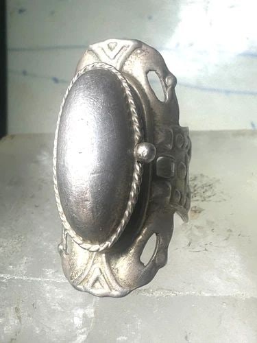 POISON RING MEXICO SIZE 9.50 ADJUSTABLE STERLING SILVER WOMEN: POISON RING MEXICO SIZE 9.50 ADJUSTABLE STERLING SILVER WOMEN Poison ring Mexico size 9.50 adjustable sterling silver women A vintage ring with some wear .. but in good condition Size 9.50 adjustable 