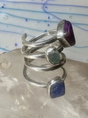 LILLY BARRACK RING MODERNIST THREE GEMSTONE RING TURQUOISE SIZE 5.5 STERLING SIL: LILLY BARRACK RING MODERNIST THREE GEMSTONE RING TURQUOISE SIZE 5.5 STERLING SIL Lilly Barrack ring modernist three gemstone ring Turquoise size 5.5 sterling silver women Size 5.5 Weight 12.6g Length 