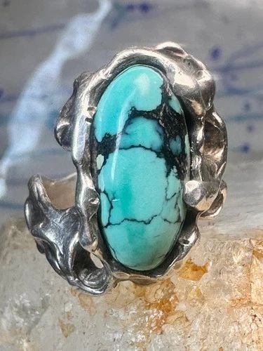 BRUTALIST TURQUOISE RING SIZE 6.25 BAND STERLING SILVER WOMEN: BRUTALIST TURQUOISE RING SIZE 6.25 BAND STERLING SILVER WOMEN Brutalist Turquoise ring size 6.25 band sterling silver women Size 6.25 Weight 13.4g Length. 7/8" Width. 1/2" Thinnest part of band 7/32"
