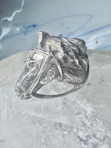 VINTAGE HORSE RING COWGIRL SIZE 7 SOUTHWEST STERLING SILVER WOMEN MEN: VINTAGE HORSE RING COWGIRL SIZE 7 SOUTHWEST STERLING SILVER WOMEN MEN Vintage Horse ring cowgirl size 7 southwest sterling silver women men Size 7 Weight. 12.8g Width. 1" Thinnest part of band 1/4"