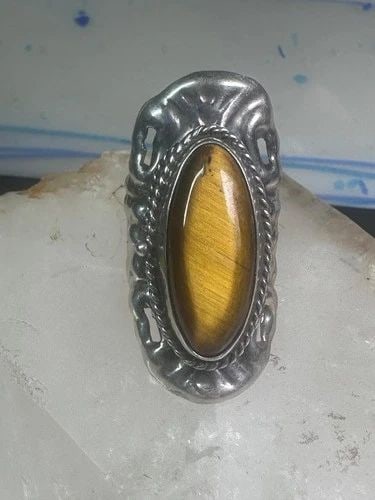 POISON RING LONG TIGER EYE TAXCO MEXICO SIZE 7 ADJ STERLING SILVER WOMEN: POISON RING LONG TIGER EYE TAXCO MEXICO SIZE 7 ADJ STERLING SILVER WOMEN Poison ring long Tiger Eye Taxco Mexico size 7 adj sterling silver women Size 7 adjustable Weight 12.6g Length. 1. 5/8" Width 5