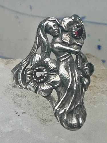 VINTAGE FIGURATIVE LADY FLOWER BAND RING SIZE 9.50 STERLING SILVER WOMEN: Vintage figurative lady flower band ring size 9.50 sterling silver women Size 9.50 Between a size 9.50 and a size 9.75 Weight. 7.5g Length 1. 1/4" Width. 3/4" Thinnest part of band 3/16\\\\\5/32"