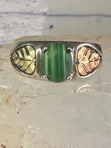 BLACK HILLS GOLD MALACHITE RING LEAVES BAND SIZE 10 STERLING SILVER WOMEN MEN: BLACK HILLS GOLD MALACHITE RING LEAVES BAND SIZE 10 STERLING SILVER WOMEN MEN Black Hills Gold malachite ring leaves band size 10 sterling silver women men Size. 10 Weight 6.2g Width. 3/8" Thinnest pa