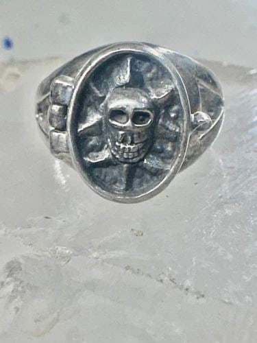 SKULL RING POISON BAND GOTHIC BIKER SIZE 7.25 BAND STERLING SILVER WOMEN: SKULL RING POISON BAND GOTHIC BIKER SIZE 7.25 BAND STERLING SILVER WOMEN Skull ring poison band Gothic Biker Size 7.25 band sterling silver women Size 7.25 Weight. 8.7g Length 5/8" Width 1/2" Band in 
