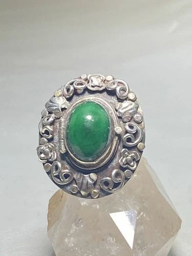 POISON RING MEXICO ROUND GREEN STONE STERLING SILVER WOMEN: POISON RING MEXICO ROUND GREEN STONE STERLING SILVER WOMEN Poison Ring Mexico round green stone sterling silver women Ring Works Best for Photos Size 7.50 adjustable Weight 11.6g Length 1 1/4" Width. 