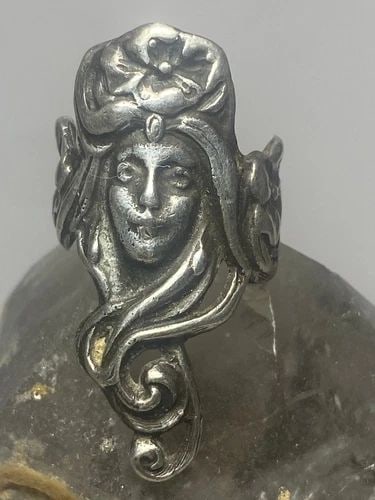 ART DECO FACE SIZE 5.75 W FLOWERS STERLING SILVER WOMEN GIRLS: ART DECO FACE SIZE 5.75 W FLOWERS STERLING SILVER WOMEN GIRLS Art Deco face w flowers sterling silver women girls Size 5.75 Weight 5.9g Length 1/2" Thinnest part of the band 5/32"