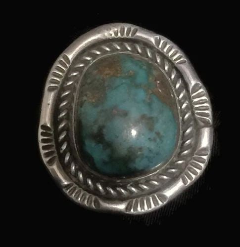 VINTAGE STERLING SILVER SOUTHWEST TRIBAL RING TURQUOISE SIZE 8.75 21.1G: VINTAGE STERLING SILVER SOUTHWEST TRIBAL RING TURQUOISE SIZE 8.75 21.1G Vintage Turquoise Handmade Solid Ring Sterling Silver Southwest Ring Size 8.75 Weight 21.1g Length 1 3/8" Width 1 1/4" Rings are