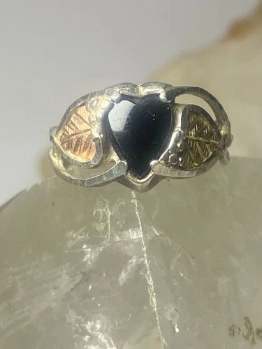 BLACK HILLS GOLD RING HEART LOVE LEAVES ONYX STERLING SILVER WOMEN GIRLS: BLACK HILLS GOLD RING HEART LOVE LEAVES ONYX STERLING SILVER WOMEN GIRLS Black Hills Gold ring heart love leaves onyx sterling silver women girl Size 6 Weight 2.7g Width 3/8" Thinnest part 1/8"