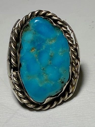 TURQUOISE RING NAVAJO SOUTHWEST TRIBAL STERLING SILVER WOMEN: TURQUOISE RING NAVAJO SOUTHWEST TRIBAL STERLING SILVER WOMEN Turquoise ring Navajo southwest tribal sterling silver women As Is -the band on the side of the setting is ever so slightly bent wearable a