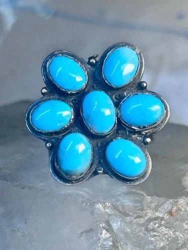 ZUNI RING TURQUOISE FLOWER SIZE 8.25 STERLING SILVER WOMEN: ZUNI RING TURQUOISE FLOWER SIZE 8.25 STERLING SILVER WOMEN Zuni Ring Turquoise Flower size 8.25 sterling silver women Size 8.25 Weight 14g Length 1" Width 1" Thinnest part of band 3/8"