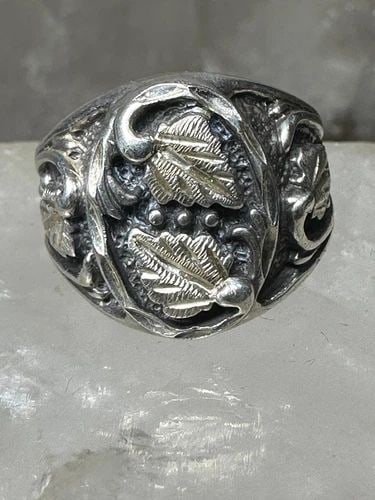BLACK HILLS GOLD RING LEAVES SIZE 9.25 STERLING SILVER MEN WOMEN: BLACK HILLS GOLD RING LEAVES SIZE 9.25 STERLING SILVER MEN WOMEN Black Hills Gold ring leaves size 9.25 sterling silver men women Size 9.25 Weight. 13.4g Length 5/8" Width 3/8" Thinnest pat of band 3/