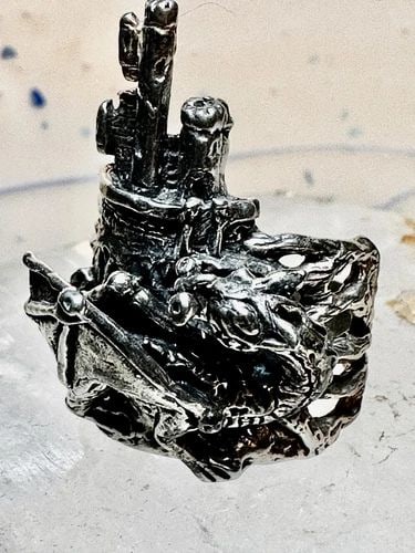 CASTLE RING DRAGON MEDIEVAL RENAISSANCE BAND SIZE 8.75 STERLING SILVER WOMEN: CASTLE RING DRAGON MEDIEVAL RENAISSANCE BAND SIZE 8.75 STERLING SILVER WOMEN Castle ring dragon Medieval Renaissance band size 8.75 sterling silver women Size 8.75 Weight 16.4g Widest part of band 1 1