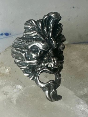 GARGOYLE RING FIGURATIVE BAND SIZE 9.5 STERLING SILVER WOMEN MEN: GARGOYLE RING FIGURATIVE BAND SIZE 9.5 STERLING SILVER WOMEN MEN Gargoyle ring figurative band size 9.5 sterling silver women men. Heavy Patina ( can be polished if requested) Spiritual protectors fro