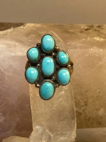 TURQUOISE RING ZUNI FLOWER PETITE POINT STERLING SILVER WOMEN GIRLS: TURQUOISE RING ZUNI FLOWER PETITE POINT STERLING SILVER WOMEN GIRLS Turquoise ring tribal flower petite point sterling silver women girls Size 7 Between a size 7 and a size 7.25 Weight 5.9g Length 1" 