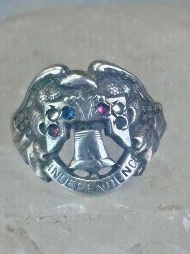 EAGLE RING LIBERTY BELL INDEPENDENCE SIZE 2.5 PINKY STERLING SILVER WOMEN AS IS: EAGLE RING LIBERTY BELL INDEPENDENCE SIZE 2.5 PINKY STERLING SILVER WOMEN AS IS Eagle ring Liberty Bell Independence size 2.5 pinky Sterling silver women AS IS Missing a few stones Size 2.50 Weight. 2