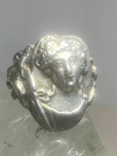 VICTORIAN LADY RING FACE BAND STERLING SILVER WOMEN GIRLS: VICTORIAN LADY RING FACE BAND STERLING SILVER WOMEN GIRLS Victorian lady ring face band sterling silver women girls Size 6.25 Between a size 6.25 and a size 6.50 Weight 10.1g Length. 3/4" Widest 5/8" 
