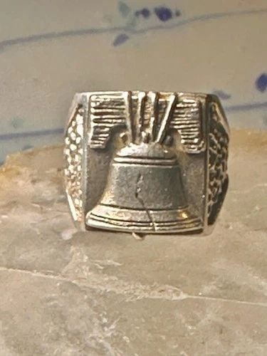 LIBERTY RING U S A BELL BAND SIZE SIZE 8.75 STERLING SILVER WOMEN MEN: LIBERTY RING U S A BELL BAND SIZE SIZE 8.75 STERLING SILVER WOMEN MEN Liberty Ring Bell band Size size 8.75 sterling silver women men Size 8.75 Weight 14.9g Length 3/4" Width 5/8" Thinnest part of ban