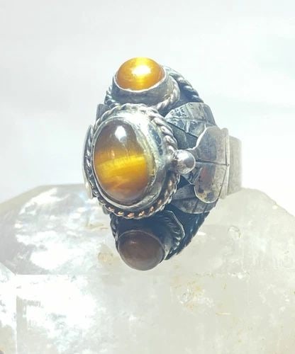 POISON RING SIZE 8.50 TIGER EYE LONG MEXICO STERLING SILVER WOMEN GIRLS: POISON RING SIZE 8.50 TIGER EYE LONG MEXICO STERLING SILVER WOMEN GIRLS Poison ring Tiger Eye long Mexico sterling silver women girls Size 8.50 adjustable Weight 9.4g Length. 1 1/16" Width 5/8" Thinne