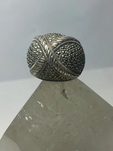 MARCASITE RING DOME BAND WIDE BAND STERLING SILVER WOMEN: MARCASITE RING DOME BAND WIDE BAND STERLING SILVER WOMEN Marcasite ring Dome band wide band sterling silver women Size 7.75 Weight 15.9g Length 3/4" Width. 1" Thinnest part of band 3/16"