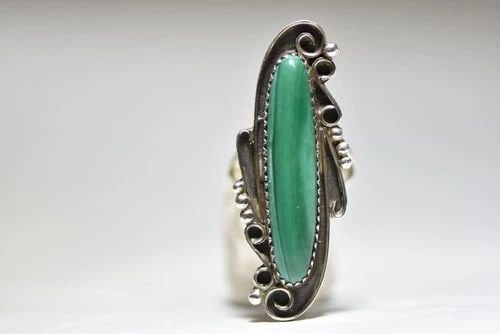 LONG NAVAJO RING MALACHITE TRIBAL SOUTHWEST WOMEN GIRLS SIZE 5.75 BY YOLANDA YA: LONG NAVAJO RING MALACHITE TRIBAL SOUTHWEST WOMEN GIRLS SIZE 5.75 BY YOLANDA YA Long Navajo ring malachite tribal southwest women girls by Yolanda Yazzie Signed Y plus Size 5.75 Weight 6.1g Widest Par