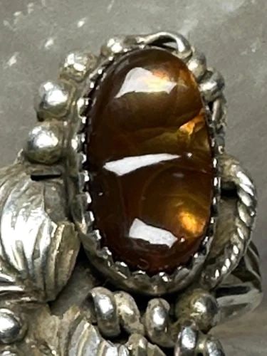 FIRE AGATE RING NAVAJO LEAVES SIZE 6.25 STERLING SILVER WOMEN: FIRE AGATE RING NAVAJO LEAVES SIZE 6.25 STERLING SILVER WOMEN Fire Agate ring Navajo leaves size 6.25 sterling silver women Size 6.25 Between a size 6.25 and a size 6.50 Weight. 7.3g Length 1. 1/8" Wi