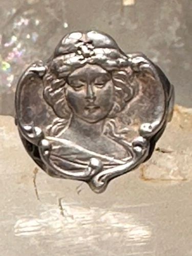 ART DECO FACE RING SIZE 4.50 LEAF SCROLL BAND STERLING SILVER WOMEN: ART DECO FACE RING SIZE 4.50 LEAF SCROLL BAND STERLING SILVER WOMEN Art Deco face ring size 4.50 leaf scroll band sterling silver women Size 4.50 Between a size 4.50 and a size 4.75 Weight 4.5g Length